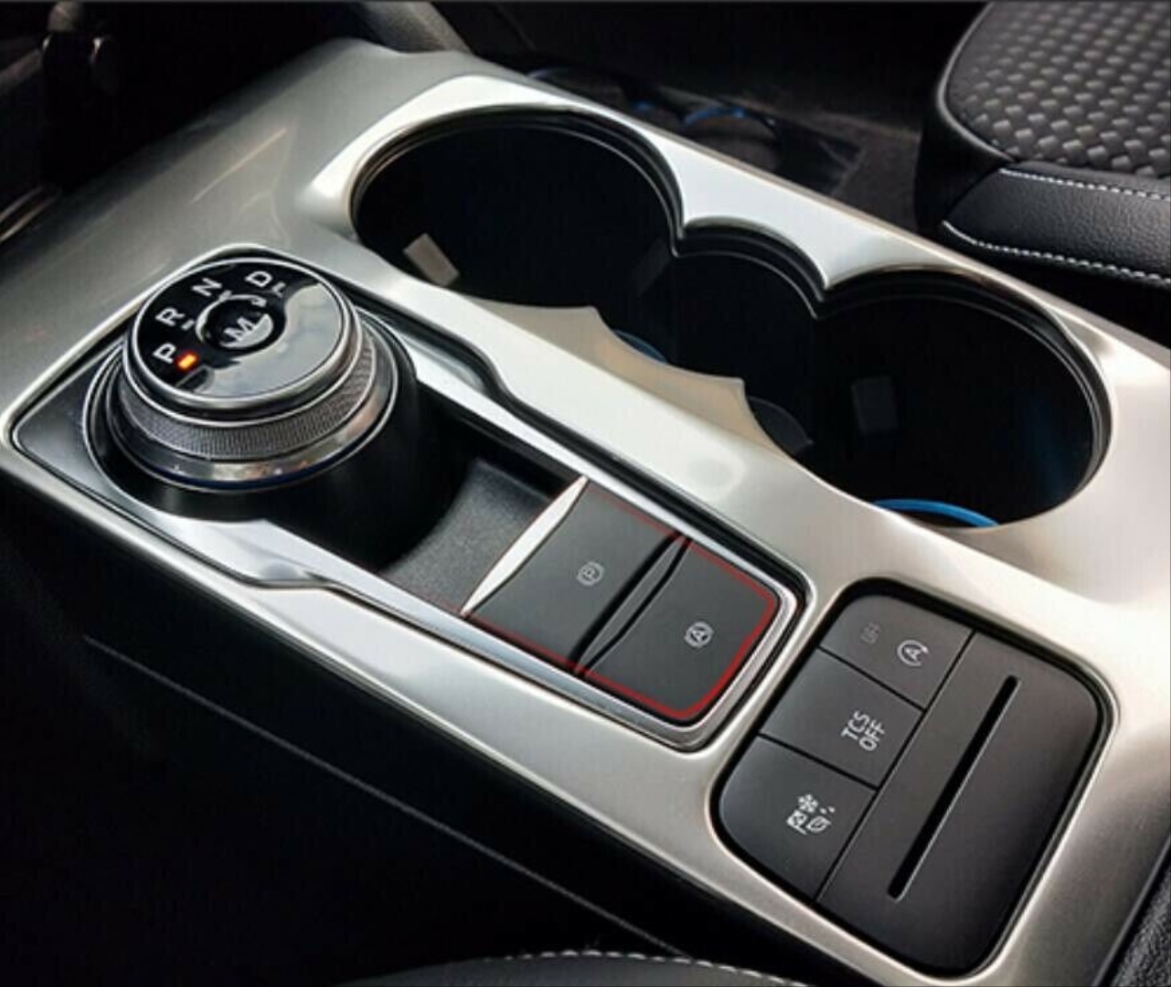 FORD Focus 2019-2021 Vites Çerçeve Kaplama - Titanyum Silver - Görsel 4