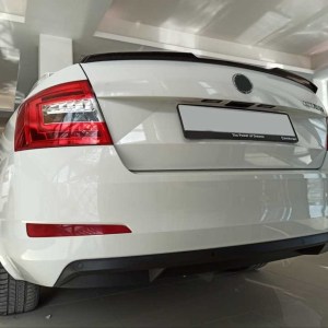 Skoda Octavia 2013-2017 İçin Uyumlu Spoiler (Parlak Siyah)