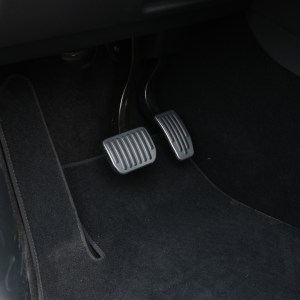 Tesla Model Y 17-24 & 2025+ Model Y (Juniper) İçin SPOR Pedal Kaplama