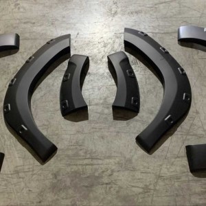 Toyota Hilux REVO 2016-2019 İçin Uyumlu Kalin Tip Çamurluk Kabartma (Dodik) (PP Enjeksiyon)